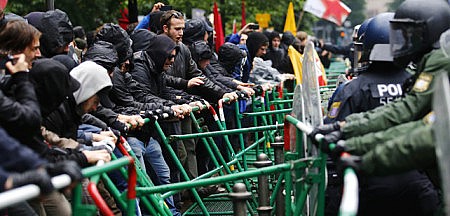 Manifestantes contra la troika. Foto: Reuters