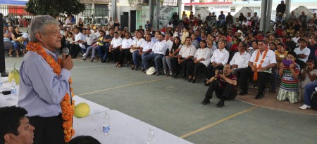 L&oacute;pez Obrador en La Monta&ntilde;a Guerrero. Foto: Morena
