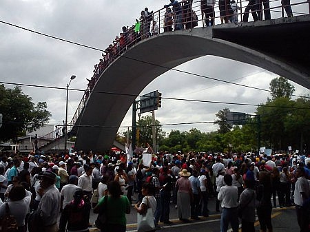 Megamarcha pac&iacute;fica de 24 mil maestros en Guadalajara. Foto: Perfil de FB Ni un voto al PRI
