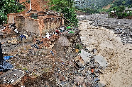 Los restos de una casa en Tlacoapa Guerrero destruida por deslaves y lluvias. Foto: Salvador Cisneros