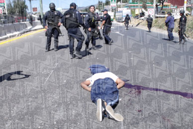 Estudiantes asesinados por polic&iacute;as federales en Ayotzinapa, 11 de dic. de 2011. Foto: novedadesacapaulco.mx
