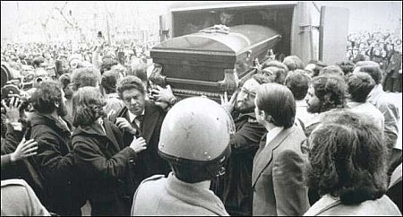 Funeral de los abogados de Atocha donde muri&oacute; el estudiante Seraf&iacute;n Holgado de Antonio. Foto: Detalle/P&uacute;blico