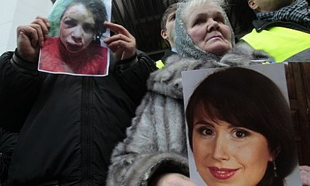 Ukrainian portesters hold photos of journalist and activist Tetyana Chernovil at a rally in Kiev.