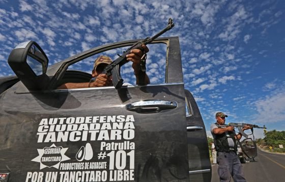 Redes reportan en tiempo real disparos del ejército en Michoacán
