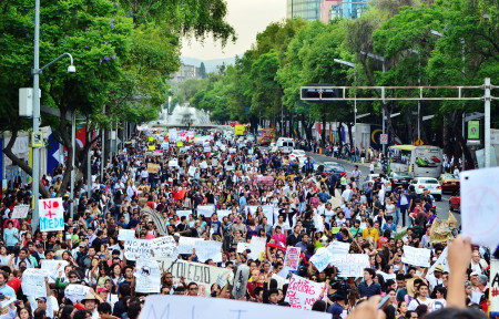 Marcha convocada por el movimiento YoSoy132 en Ciudad de M&eacute;xico