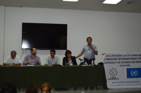 Ra&uacute;l Ram&iacute;rez Baena, Miguel Mora, Sergio Salda&ntilde;a Zorrilla, Enriqueta Cruz y Miguel &Aacute;ngel Garc&iacute;a Leyva en Di&aacute;logos para crear la Comisi&oacute;n de Justicia y Verdad en M&eacute;xico. Foto: Los &Aacute;ngeles Press