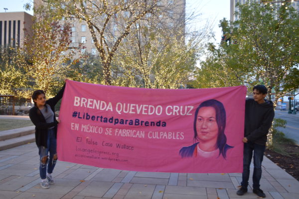 Manta de Brenda Quevedo exhibida en varias ciudades del mundo para pedir su libertad