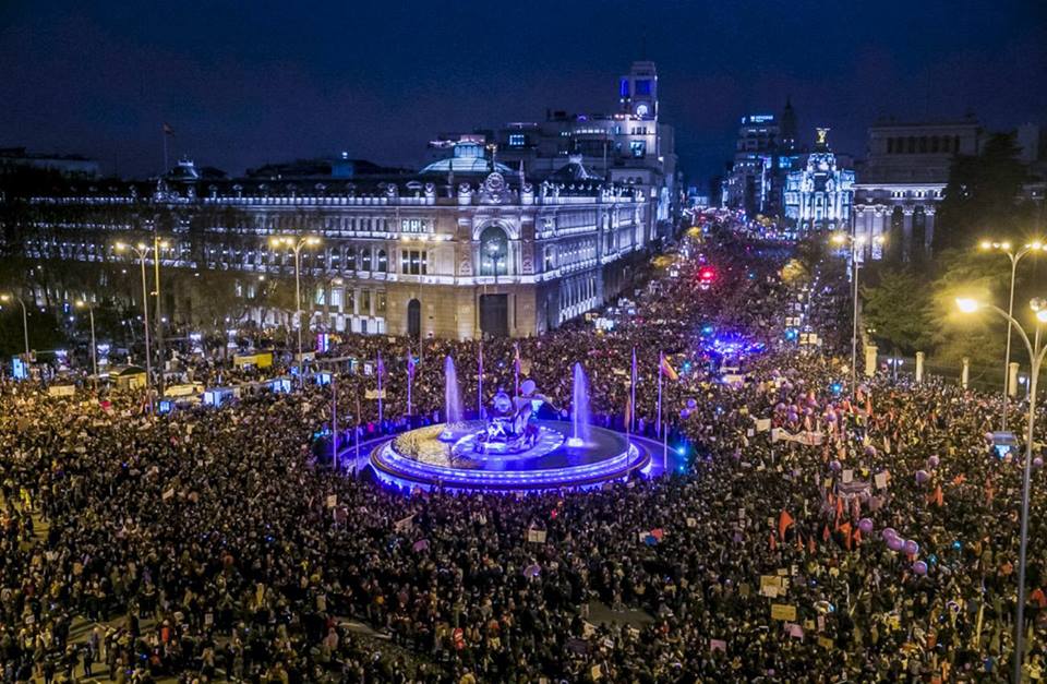 Marchas feministas masivas desbordan las calles de España