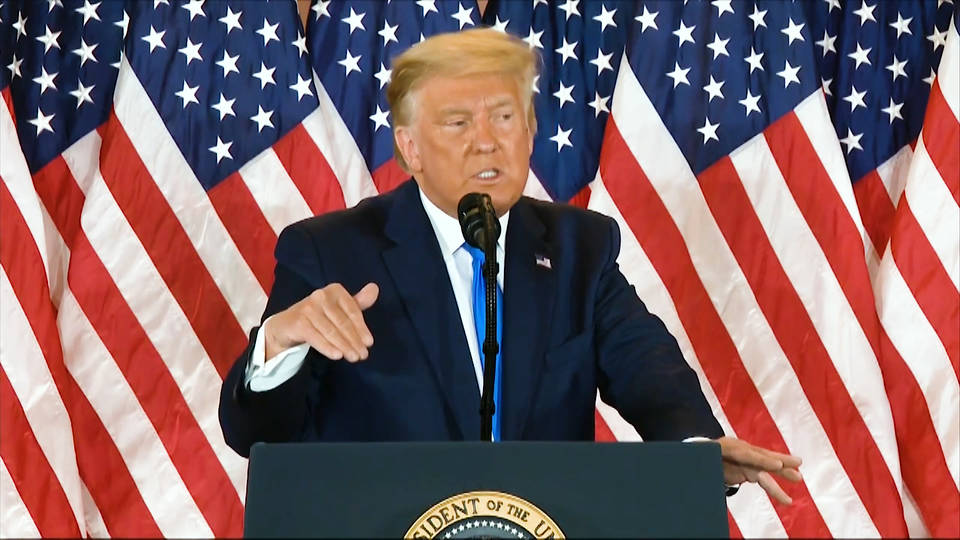 Los trucos de Trump: gritar fraude y declararse falsamente ganador
