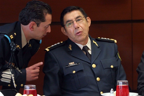 General Dauahare, acusado de narcotráfico y cercano a Cienfuegos, en la nómina de Segob y familia en la de Pemex