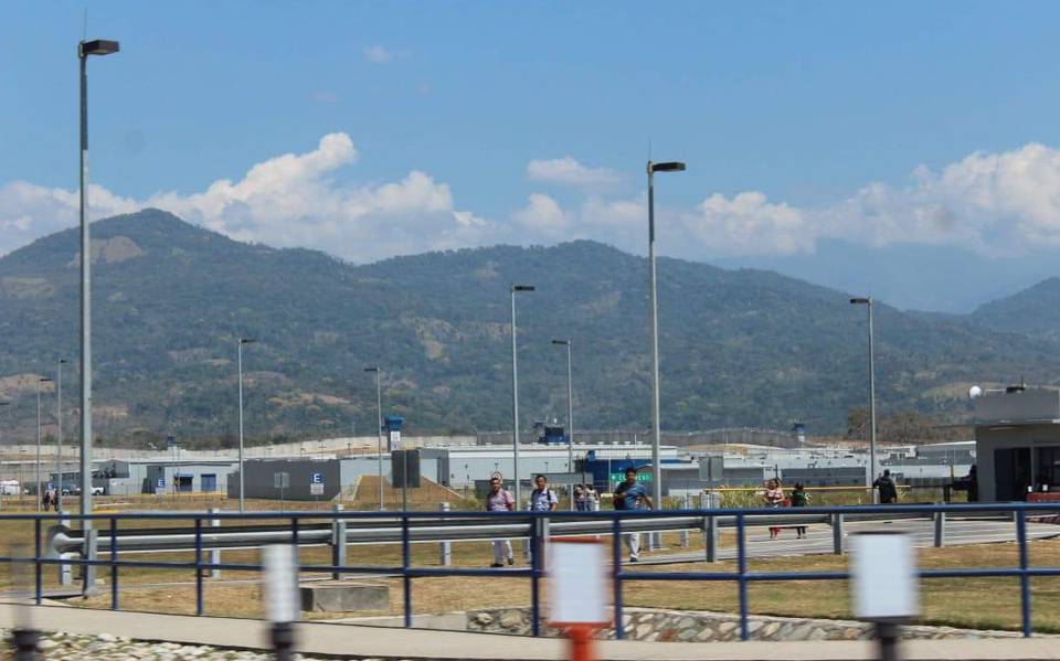 Reos de penal federal de Chiapas denuncian riesgo de motín y falta de alimentos, demandan atención de Segob