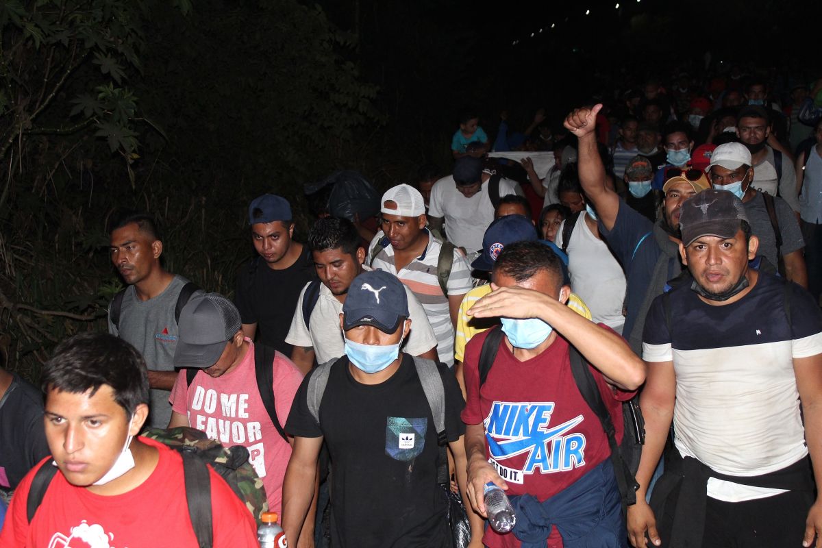 Migración y Guardia Nacional, a golpes y descargas eléctricas, detuvieron caravana de migrantes