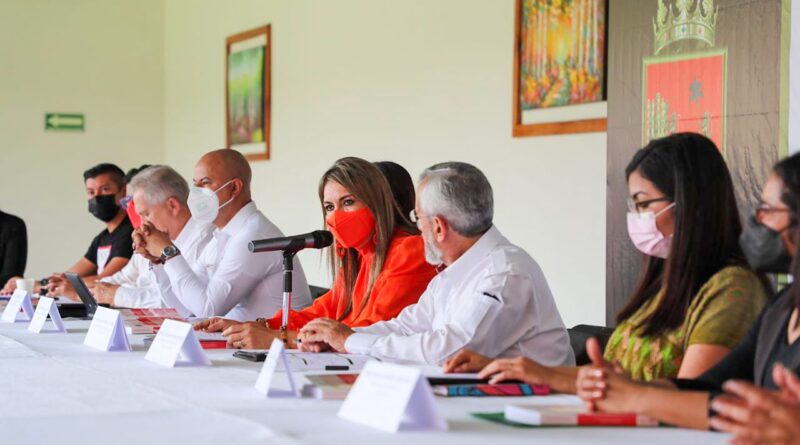 Alcaldesa de Tapachula cuestionada en Foro de Justicia por incumplimiento de reparación de daño a indígenas y periodista