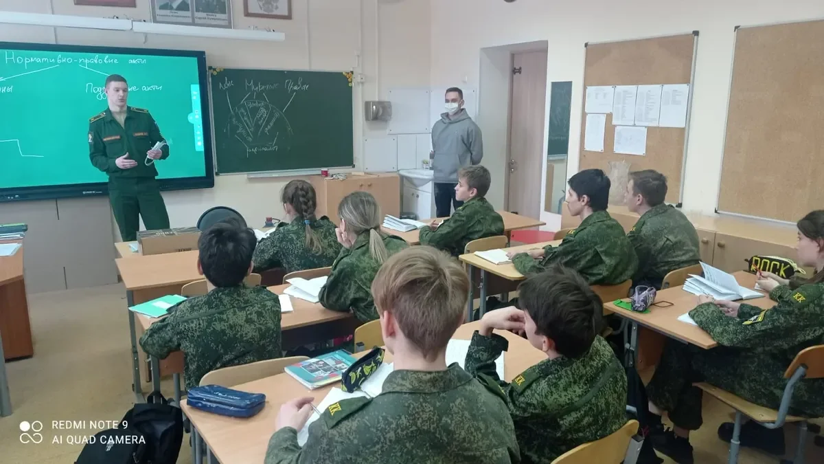 Educación básica de Rusia impone odio a Ucrania, prácticas militares y visitas semanales a las cárceles