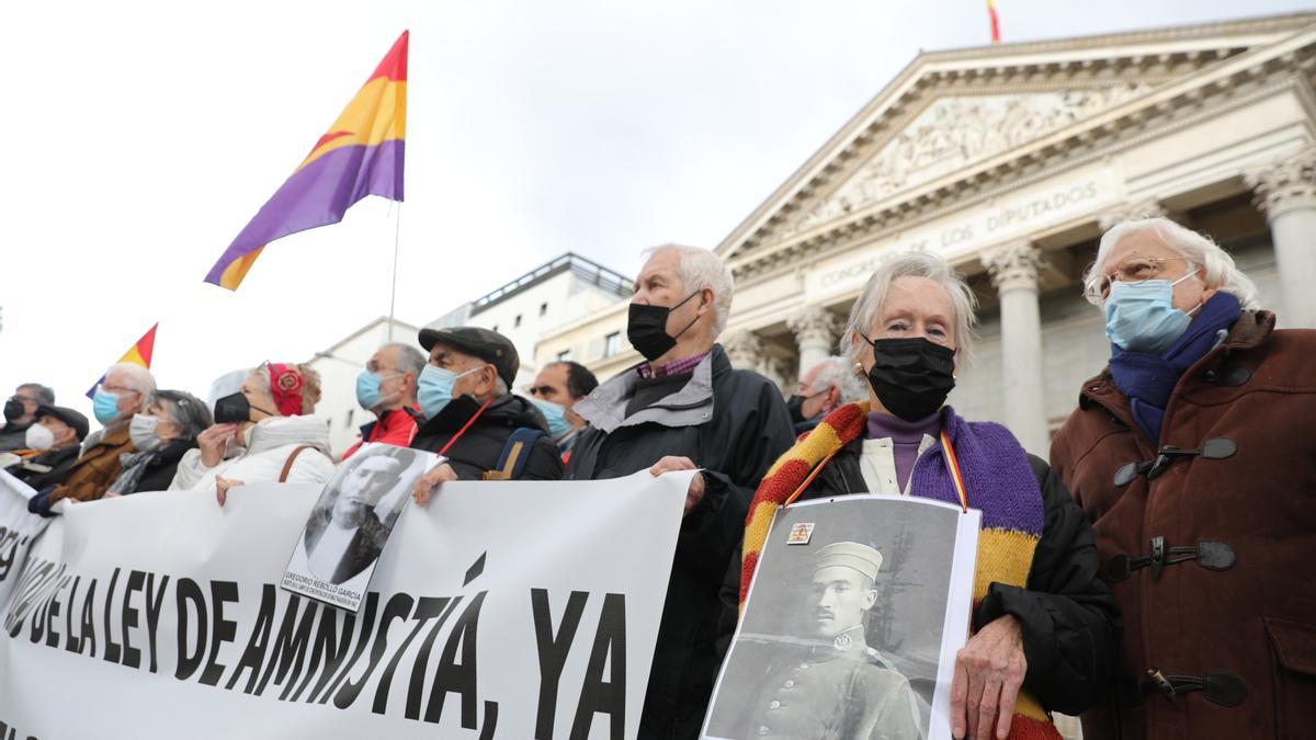 España aprueba definitivamente nueva Ley de Memoria Democrática que declara ilegal la dictadura franquista