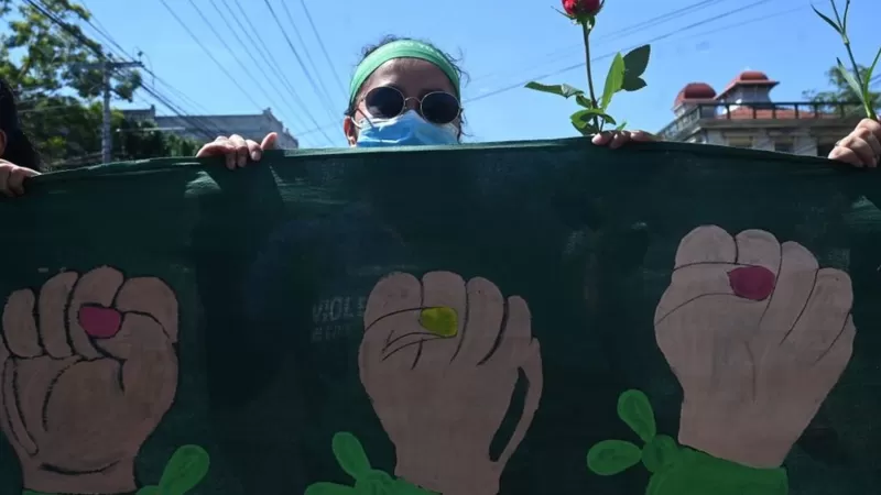 Mujeres criminalizadas con sentencias de 50 años de prisión por abortos involuntarios en El Salvador