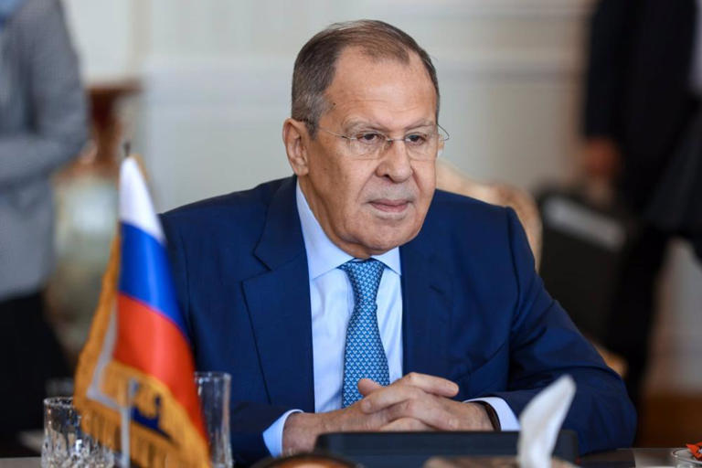 Lavrov advierte que expansión de la OTAN a fronteras de Rusia tendrá respuesta de Moscú