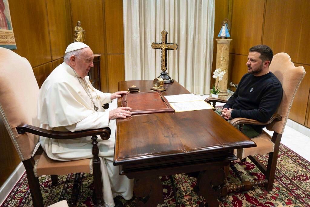 Zelenski pide al papa Francisco apoyar su plan de paz en Ucrania