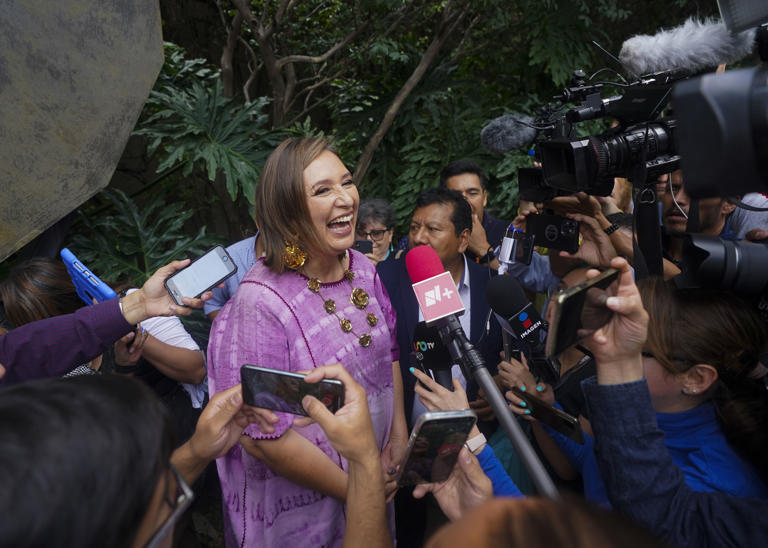 López Obrador, en la ilegalidad con críticas a Xóchitl Gálvez