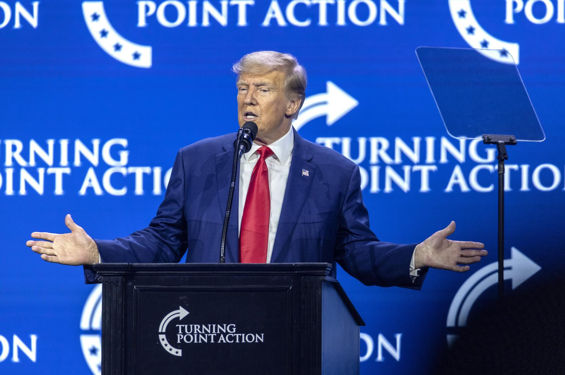 Trump insiste que con los documentos clasificados actuó bajo la ley
