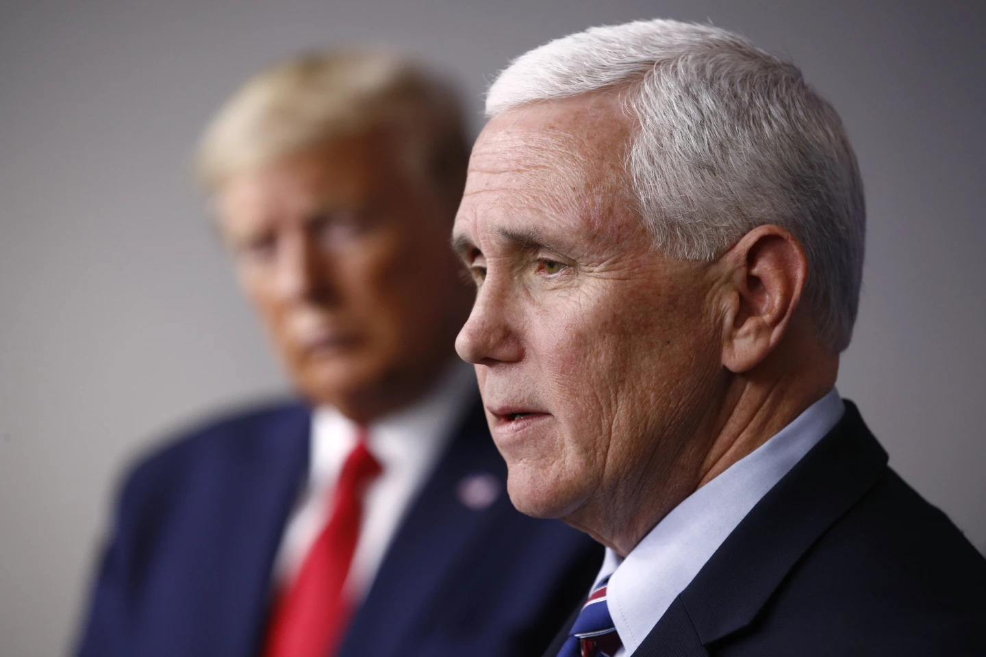 Declaraciones encontradas entre Pence y abogado de Trump