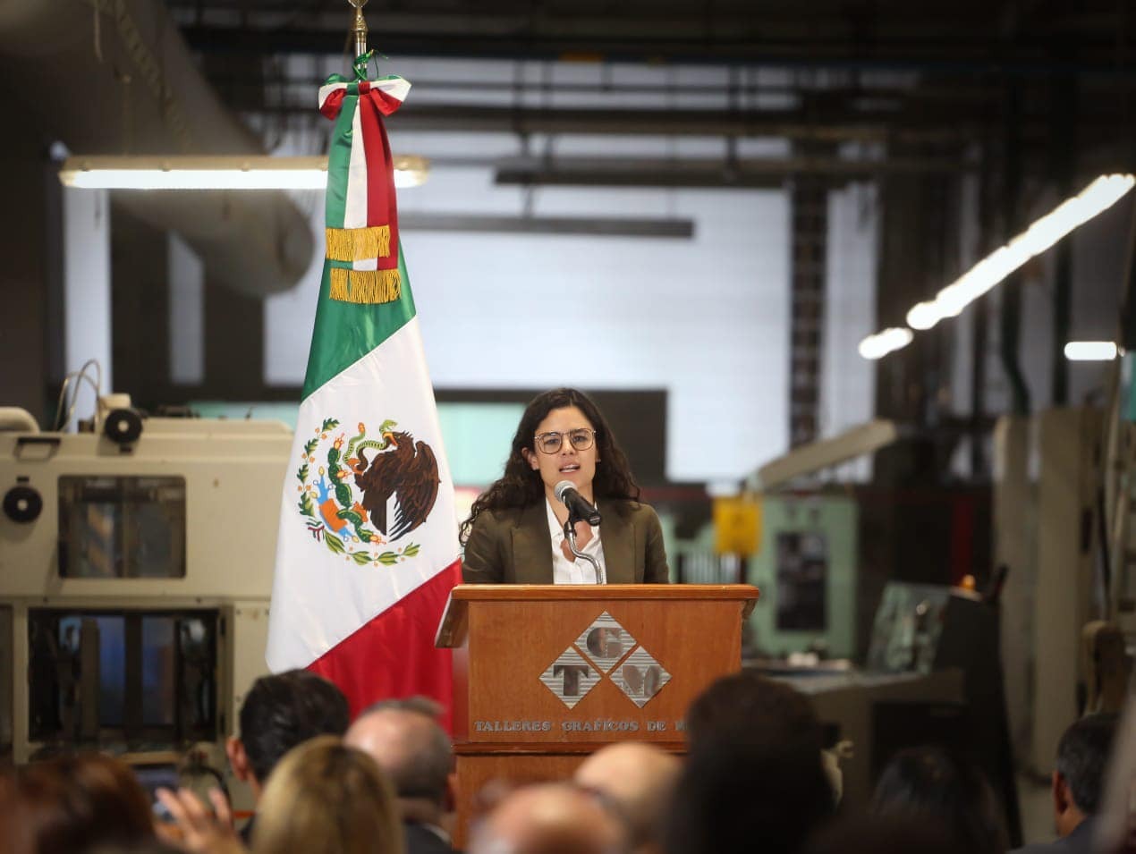 A nombre de AMLO, Luisa María Alcalde fustiga a jueces