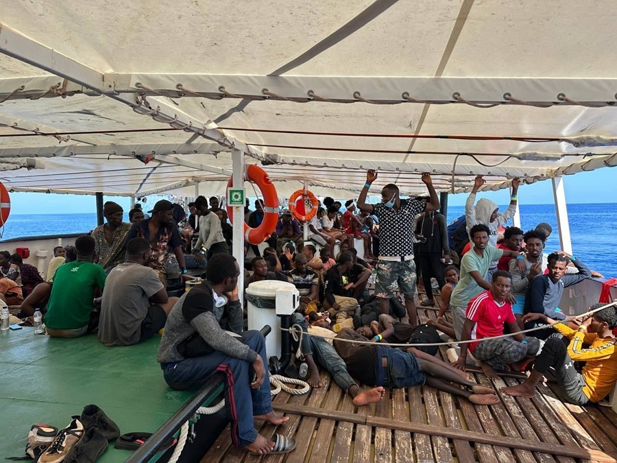 Más de 40 muertos en nuevo naufragio frente a la isla de Lampedusa