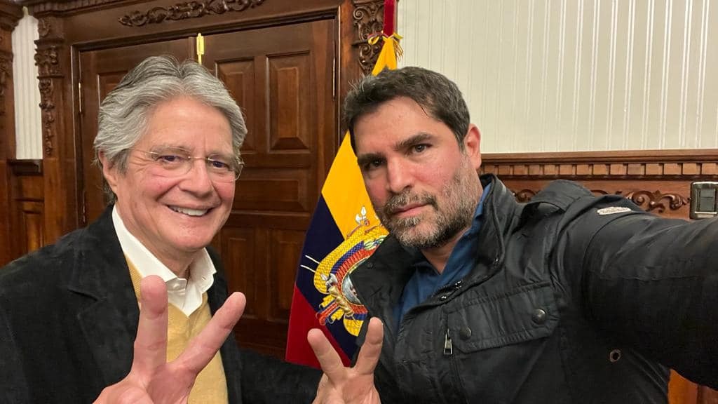Eduardo Verástegui con el presidente de Ecuador Guillermo Lasso, miembro del Opus Dei, con quien departía en Quito al momento en que se asesinaba al candidato presidencial Fernando Villavicencio.