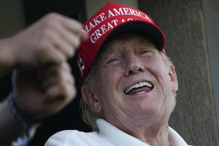 Tribunal en Georgia publica lista de cargos penales contra Trump
