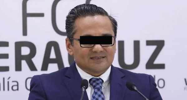 Exfiscal Winckler de Veracruz permanecerá en la cárcel 