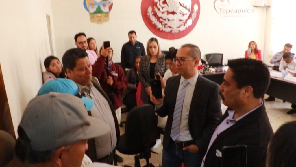 Regidores de Tepeapulco violentan a trabajadores
