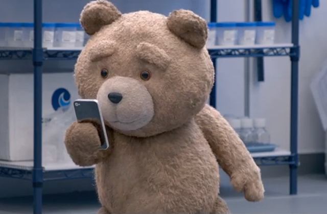 Aferrados al oso de peluche