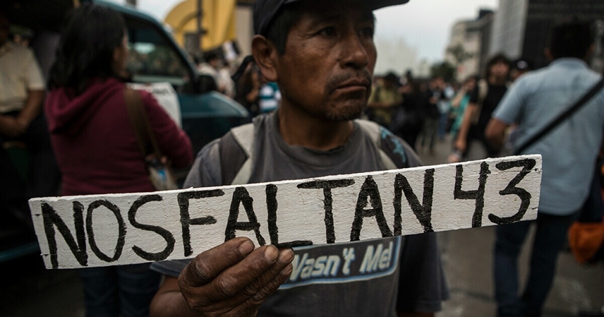 Marcha por Ayotzinapa se cancela por huracán Otis en Guerrero