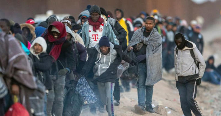 Más de 12,000 migrantes cruzan la frontera a EEUU en un solo día