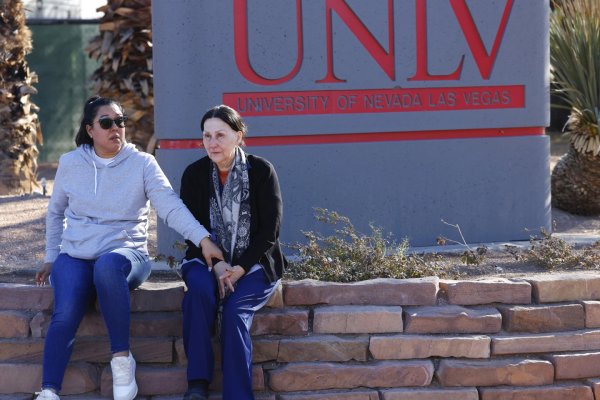 Tiroteo masivo en la Universidad de Nevada conmociona Las Vegas