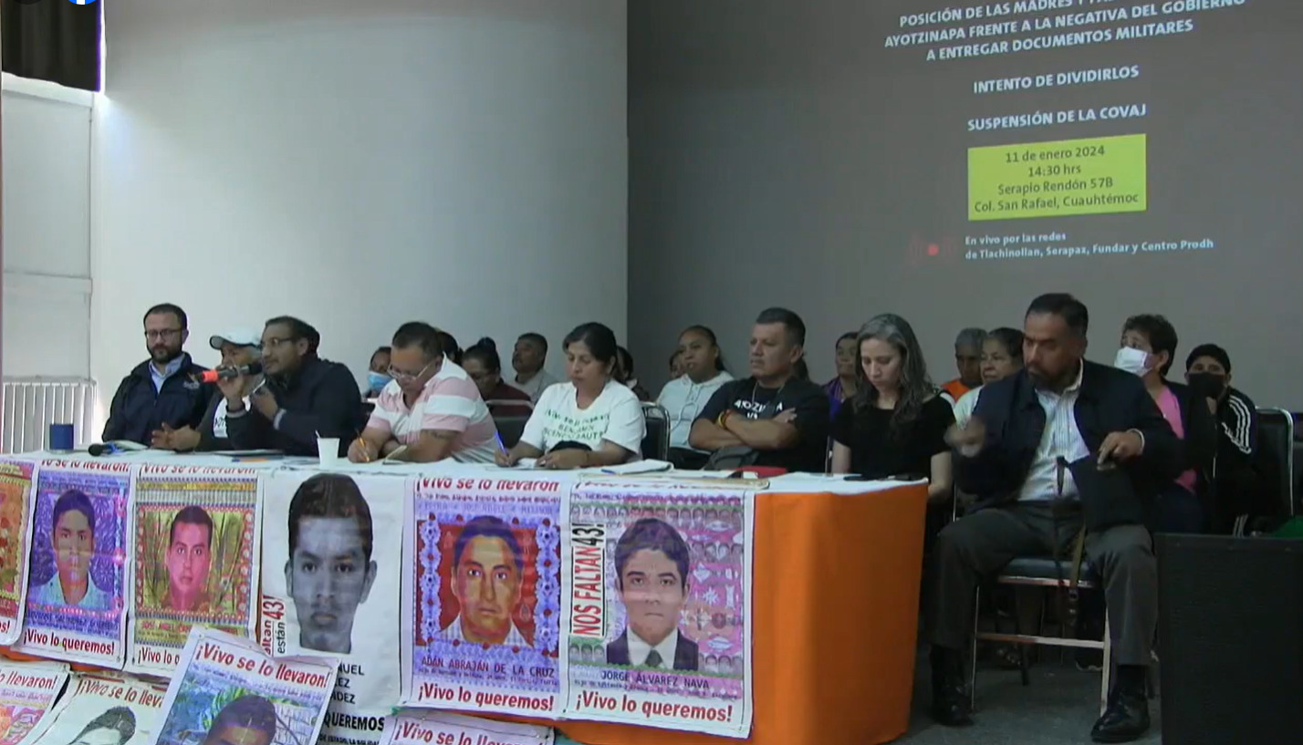 Padres de Ayotzinapa responden a descalificaciones de López Obrador