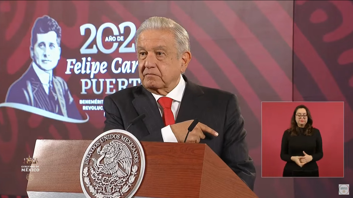 AMLO desconfía de los padres de víctimas de Ayotzinapa 