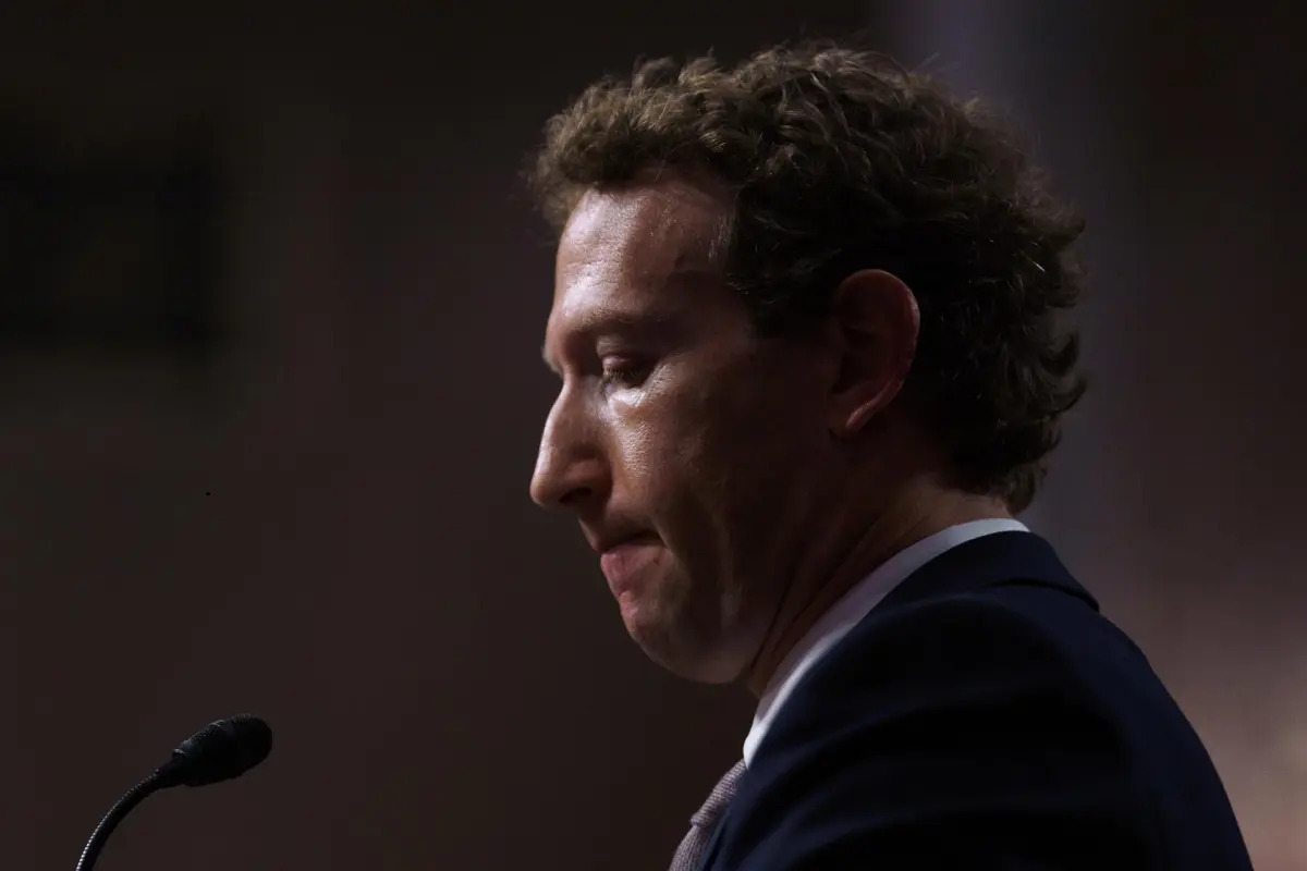 Zuckerberg pide perdón a padres de víctimas de abuso en redes sociales