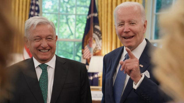 AMLO pide 20 mil millones de dólares a Biden para frenar migración