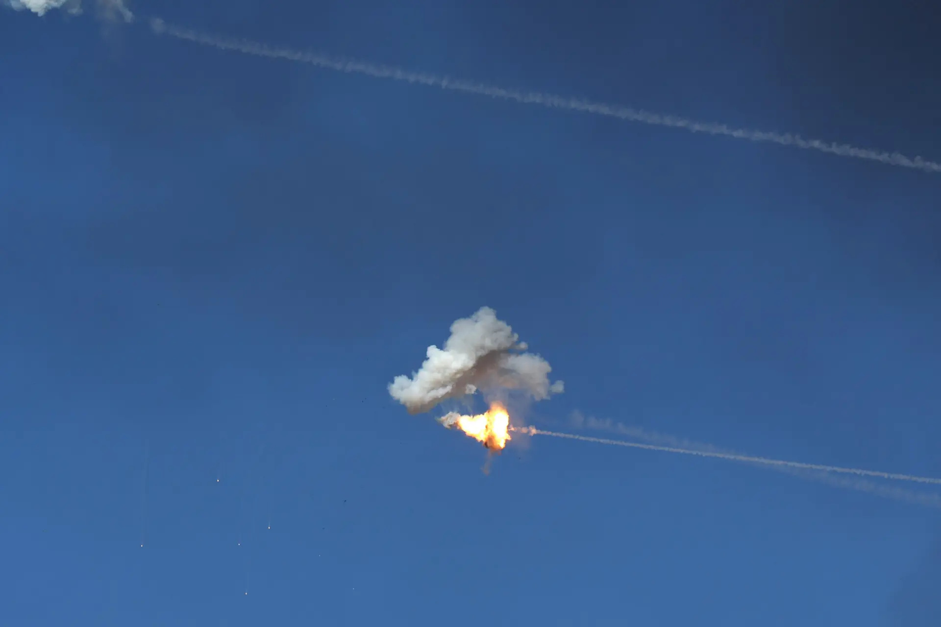 Israel lanza varios misiles contra Irán, que niega el ataque