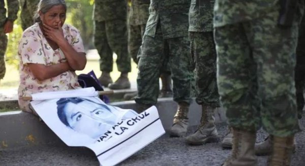 Jueza da libertad condicional a 8 militares del caso Ayotzinapa