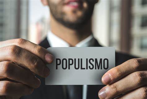 Nos hackean la democracia o el fantasma del populismo
