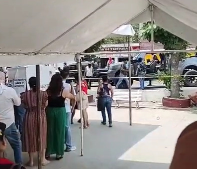 Encapuchados intimidan a votantes en Huejutla, Hidalgo