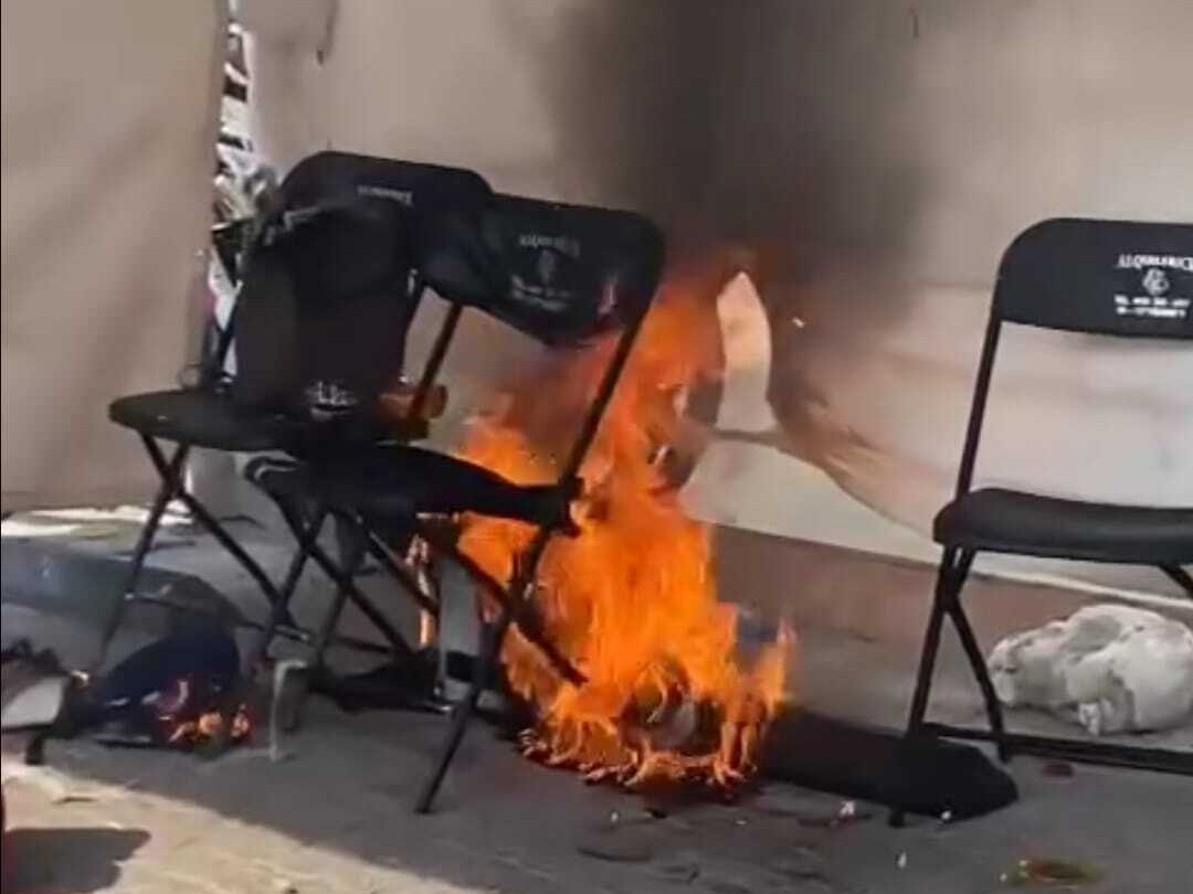 En Querétaro motociclistas intentan quemar casilla con bomba Molotov