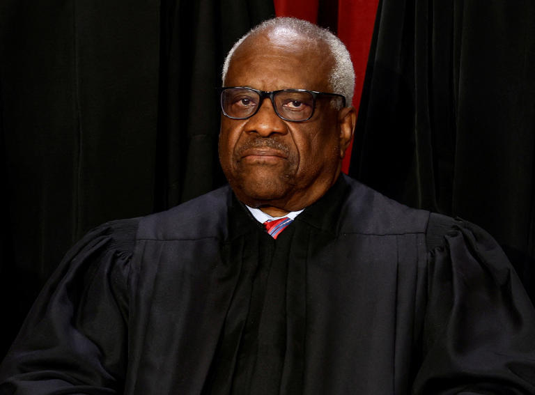 Nuevas revelaciones sobre apoyos financieros al juez Clarence Thomas
