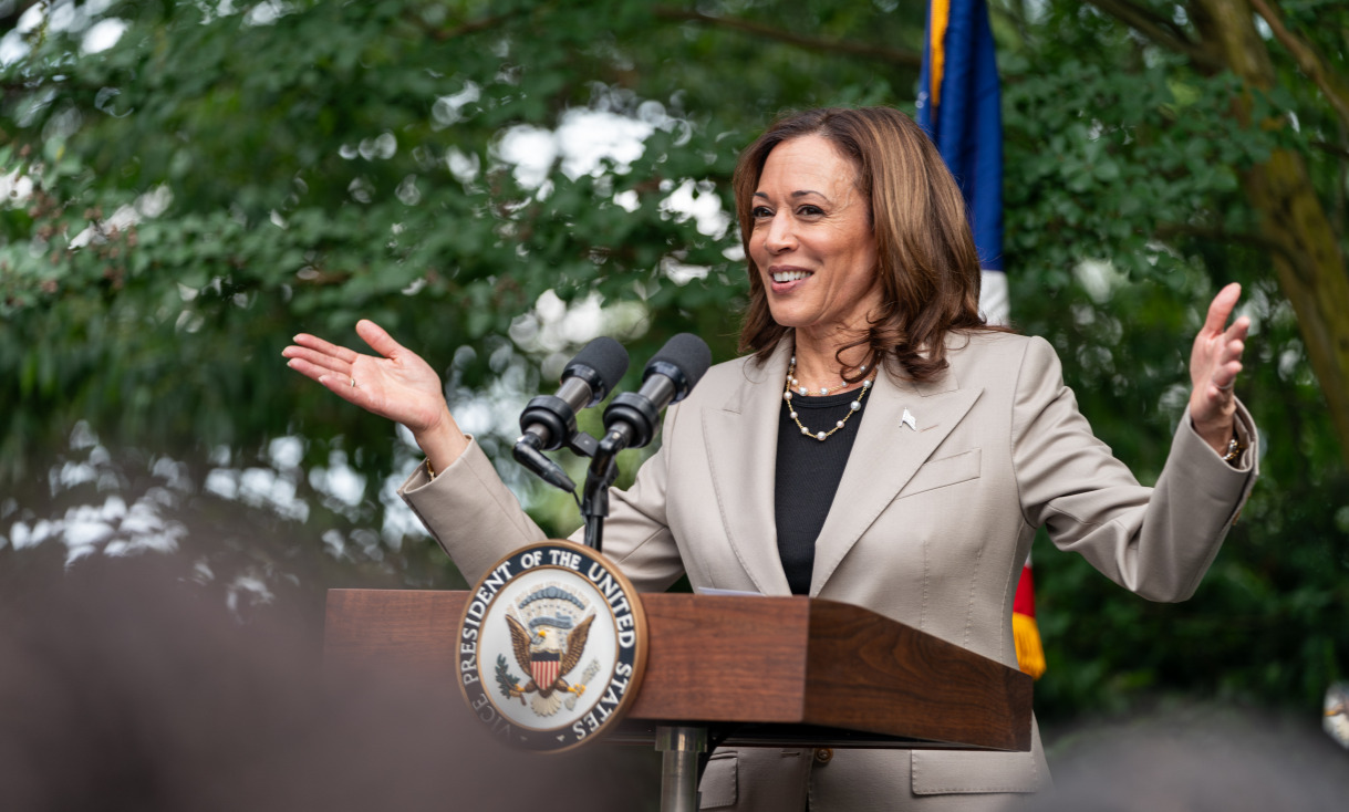 Harris confirma su aspiración a la nominación demócrata