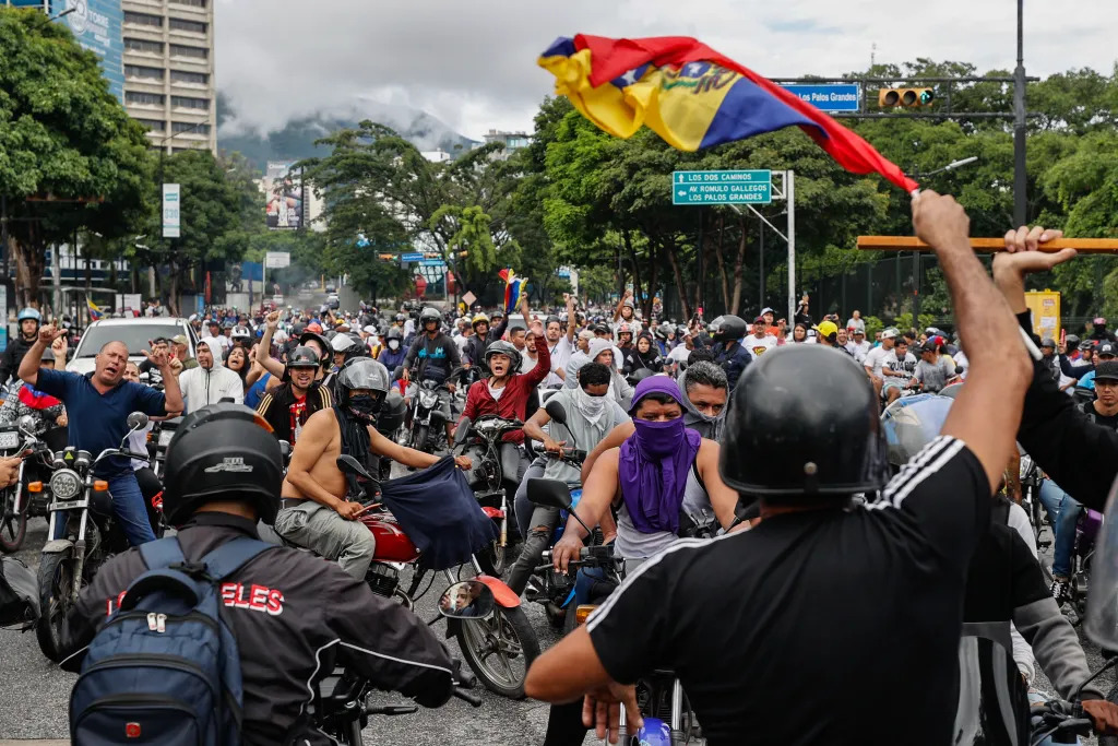 Venezolanos rechazan resultado electoral impuesto por Maduro