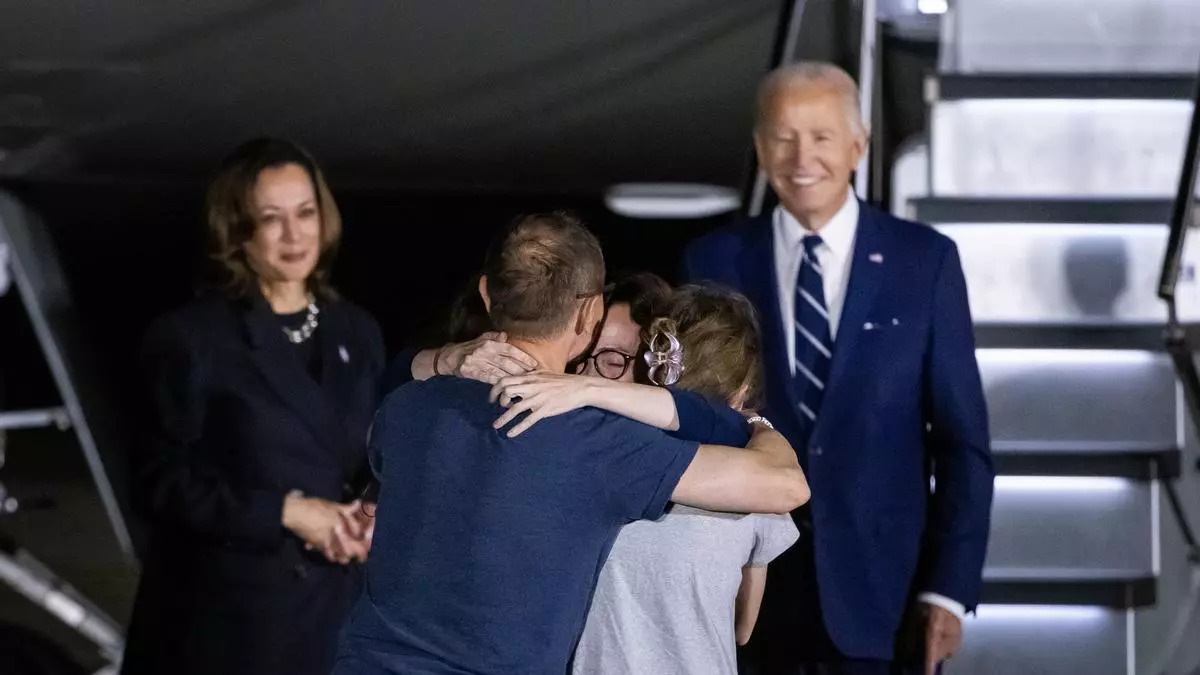 Biden y Harris reciben a los estadounidenses liberados en Rusia