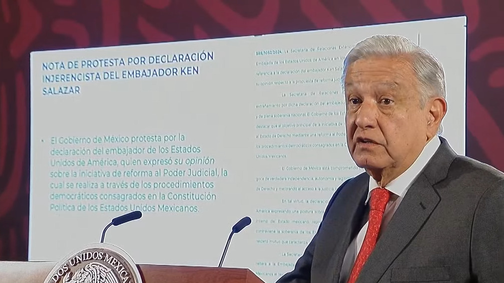 AMLO, furioso, por opinión de Ken Salazar ante la reforma del Judicial