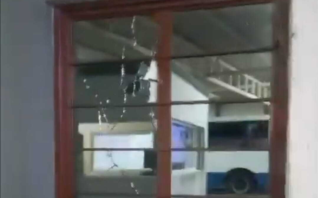En Celaya, sicarios ejecutan a tres en base de autobuses